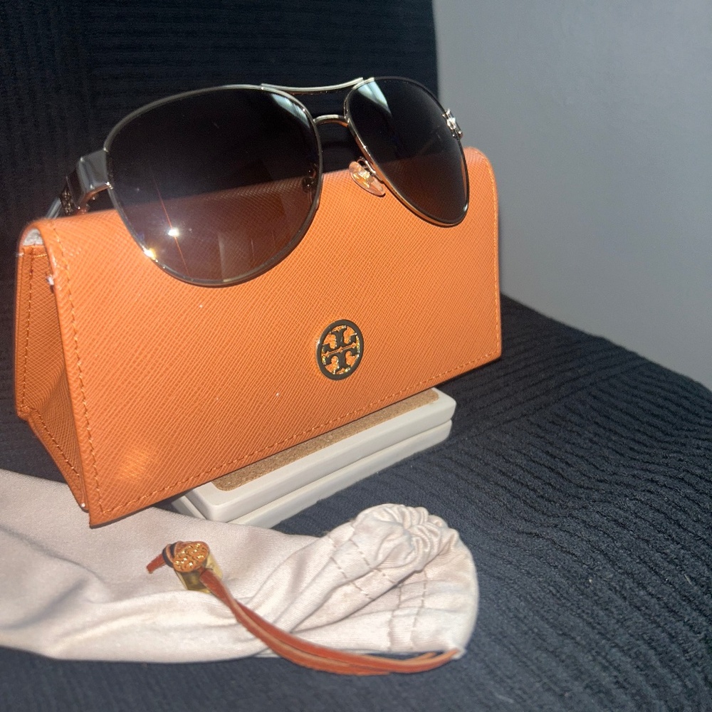 Tory Burch Vintage Frame Sunglasses w Case And Pouch